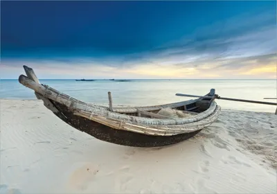 Produktbild von Wallario Poster - Fischerboot am Strand mit Sonnenuntergang, Kunstdruck Größe: 70 x 100 cm