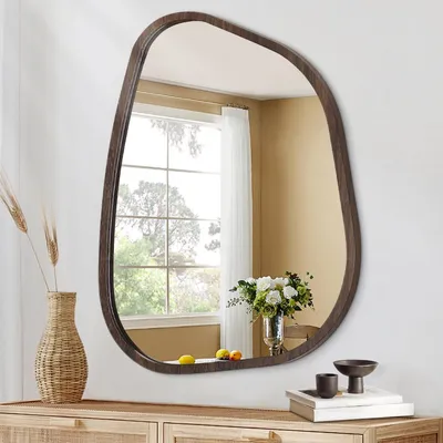Productafbeelding van Spiegel voor aan de muur, met een onregelmatige vorm en een houten frame, ideaal voor moderne decoratie