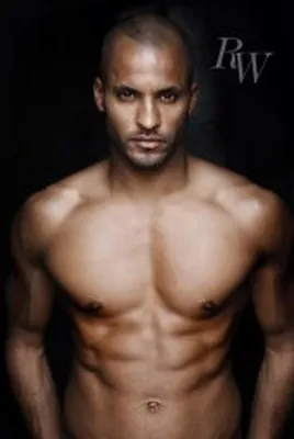 Productafbeelding van Ricky Whittle - Borstbeeld - 61x91,5 cm - Poster