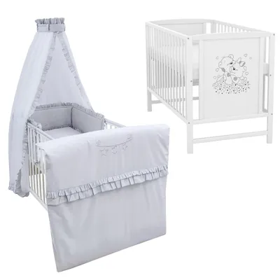 Produktbild von Baby-Delux Babybett Gitterbett Mia weiß 60x120 inkl. Matratze Bettwäsche Set 10tlg Royal Rüsche Grau