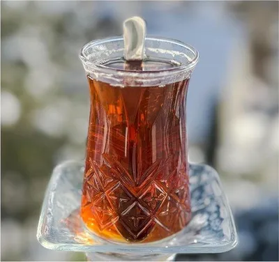 Produktbild von Famanu Teeset 18-teilig - Türkische Teegläser, Untersetzer und Löffel