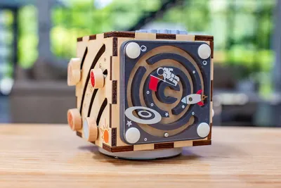 Produktbild von EverEarth 6-in-1 Kleiner Raumfahrt-Aktivitätswürfel aus Holz – Motorikspielzeug für kleine Entdecker - EE33939