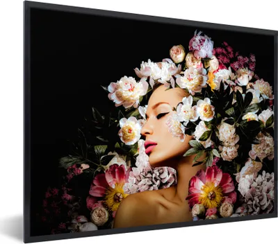 Produktbild von MuchoWow® Gerahmtes Poster Frauen - Blumen - Rosen - Porträt 80x60 cm - Poster mit Schwarzem Bilderrahmen Wandposter Rahmen Foto Bilder - Schwarzem - Mit Gestell