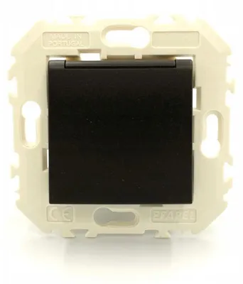 Produktbild von EFAPEL QUADRO45 Einzelsteckdose mit Klappe Schwarz