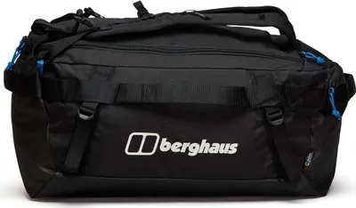 Schwarze Reisetasche "Xodus 60 Holdall" von Berghaus mit blauen Akzenten und mehreren Tragegriffen.