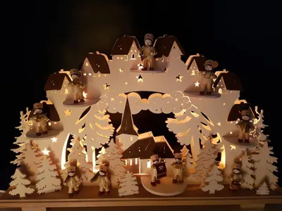 Produktbild von Doppelt beleuchteter Schwibbogen aus dem Erzgebirge 60x32cm Motiv E51 Neuheit 2020