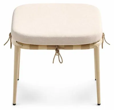Immagine prodotto di Pouf beige, imbottito, con struttura in legno, ideale per terrazza o giardino