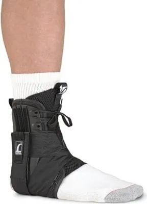 Produktbild von Formfit Ankle Brace Sprunggelenkorthese mit Zusatzgurt schwarz>>>>Gr. M
