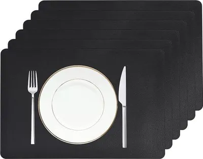 Immagine prodotto di Uniqoos® Set di 6 tovagliette lavabili – ecopelle (PVC) nera, impermeabili, dimensioni 45 x 30 cm, ideali per la casa, la cucina, ristoranti e hotel