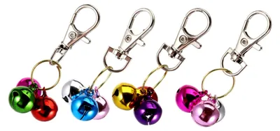 Produktbild von 4 Stück Katzenhalsband mit Glöckchen und Schlüsselanhänger