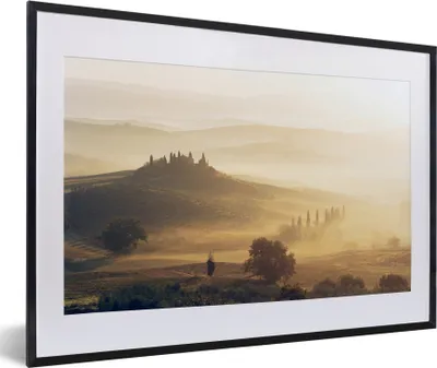 Produktbild von MuchoWow® MuchoWow® Gerahmtes Poster Toskana - Nebel - Sonne 60x40 cm - Poster mit zchwarzem Bilderrahmen - Schlafzimmer - Plakat in Rahmen - Drucken