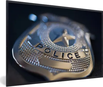 Produktbild von MuchoWow® Gerahmtes Poster Polizeiabzeichen 90x60 cm - Poster mit Schwarzem Bilderrahmen Wandposter Rahmen Foto Bilder - Fotorahmen - Foto-Plakat