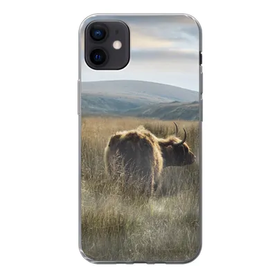 Produktbild von MuchoWow® Handyhülle Schutzhülle Hülle für iPhone 12 mini Schottische Highlander - Nebel - Gras Silikon Softcase Handy Hülle - Bild