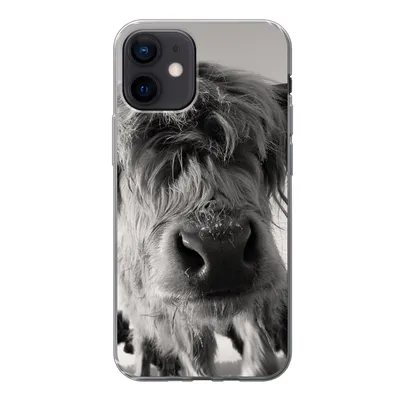 Produktbild von MuchoWow® Handyhülle Schutzhülle Hülle für iPhone 12 Schottischer Highlander - Schwarz - Weiß - Tiere Silikon Softcase Handy Hülle - Schutzhülle