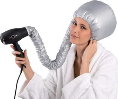 Produktbild von 1 Stück Haartrocknungshaube aus weichem, wärmeisolierendem Material – speziell entwickelt für intensives Styling und Pflege lockiger, trockener oder geschädigter Haare. Die multifunktionale Haartrocknerhaube ermöglicht schonendes Trocknen, Ölbehandlungen, Hitzestyling mit Lockenstab sowie Anwendung mit Lockenwicklern und Conditioner. Dank verstellbarem Gummiband und Kinnriemen sitzt sie sicher – auch bei langem Haar. Die einziehbare Schlauchdüse mit rutschfestem Gummigriff passt auf nahezu alle Haartrockner