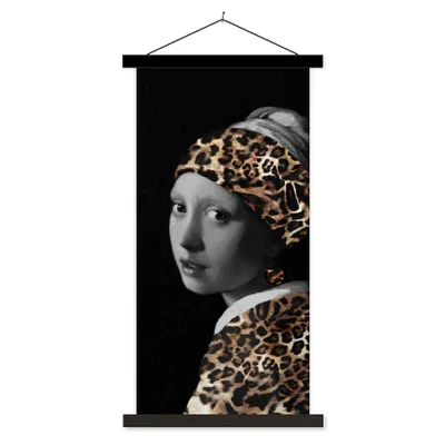 Produktbild von MuchoWow® Textilposter Das Mädchen mit dem Perlenohrring - Pantherdruck - Vermeer 60x120 cm mit schwarzem Rahmen - Magnete