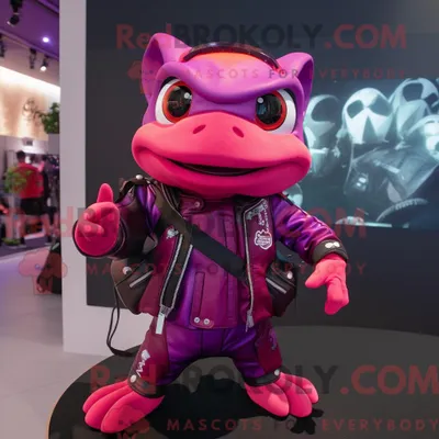 Produktbild von Maskottchen REDBROKOLY eines magentafarbenen Frosches mit Motorradjacke und Rucksack