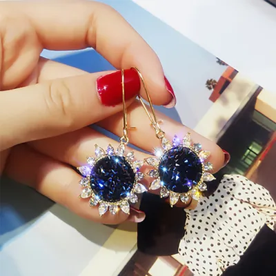 Produktbild von Party-Ohrringe für Damen mit Sonnenblumen-Anhänger und eingelegtem Zirkonia