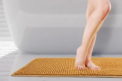 Image de Tapis de bain antidérapant Unyqoos®, couleur ocre, en polaire de polyester doux, absorbant, avec revêtement antidérapant, lavable en machine