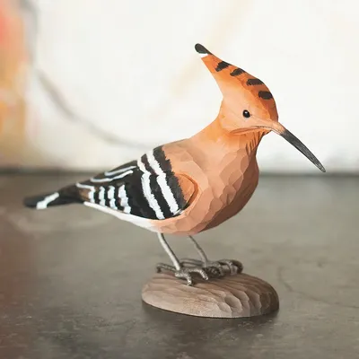 Produktbild von WILDLIFEGARDEN Wildlife Garden WG4472 DecoBird Wiedehopf - Handgeschnitzter Dekorative Vogel aus Holz - Große Europäische Vögel