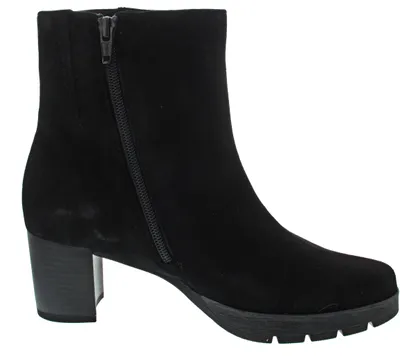 Imagen del producto de Botas negras de la marca Gabor, ideales para uso casual