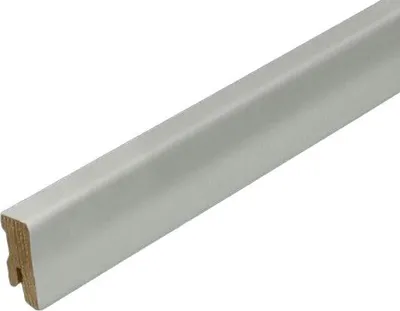 Produktbild von KGM 630 Sockelleiste Weiß Starkfolie mit Holzkern 16x40x2400mm mit Clipsfräsung