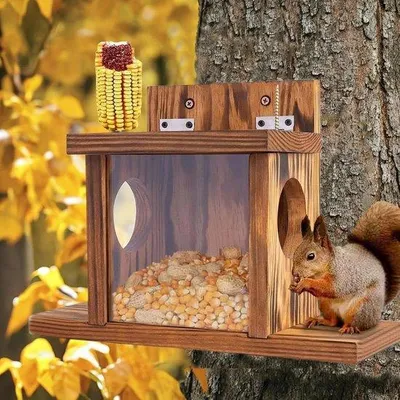 Produktbild von Futterhaus für Eichhörnchen wetterfest aus Holz - 37x22x6 cm, Naturholzfarben