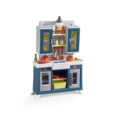 Produktbild von Step2 Modern Farmhouse Kitchen Spielküche | Spielzeugküche mit Beleuchtung für Kinder mit 28 teiligem Zubehör Set inkl. u.a. Geschirr & Töpfe |