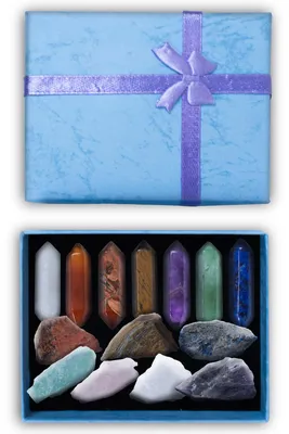 Produktbild von Aromantra - 14 Chakra Edelsteine Set In Geschenkbox 7x9cm - 7 Rohe & 7 Polierte Natursteine - Für Meditation, Reiki & Harmonie