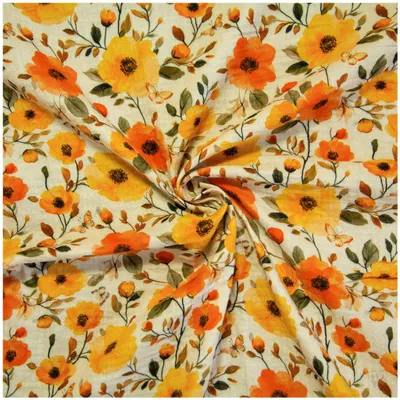 Kreativ zunftgerollte Double Gauze Musselin-Meterware 'Blumen 3'. Weicher Baumwollstoff mit lebhaftem floralem Muster aus Mohnblumen in kräftigen Orange- und Gelbtönen.
