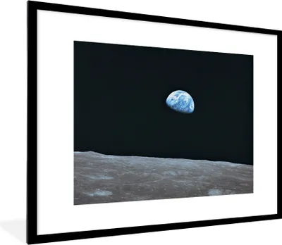 Produktbild von MuchoWow® MuchoWow® Gerahmtes Poster Mond - Erde - Weltraum 80x60 cm - Poster mit zchwarzem Bilderrahmen - Schlafzimmer-Dekorationen - Fotoposter