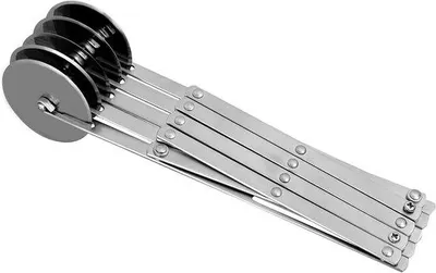 Produktbild von Famanu Teigschneider mit Rädern - Vielseitiger Mehrklingen-Schneider - 24,5 cm Länge