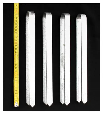 Produktbild von 4 Stück verzinkte Bodenanker XL Erdanker für Rosenbogen 30 cm Heringe Erdspieß Bodenspieß Befestigungs-Set