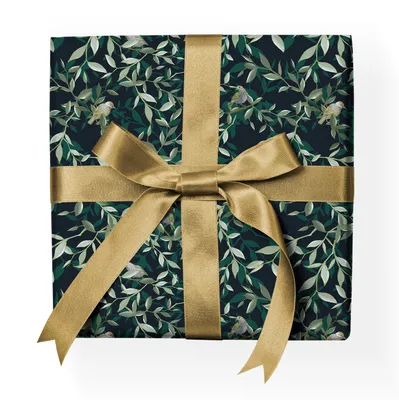 Produktbild von Edles Blattwerk Geschenkpapier klassisch mit kleinen Vögeln, grün - G23096, 32 x 48cm