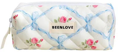 Produktbild von Kulturbeutel, Kosmetiktasche und Federmäppchen mit Blumenmuster.