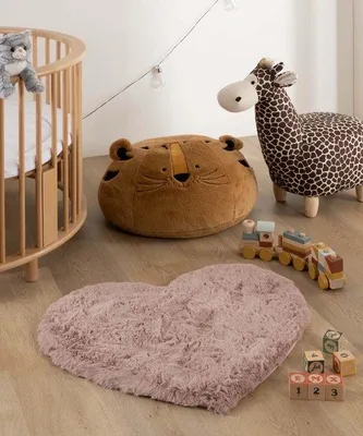 Zdjęcie produktu dla Unyqoos® Dywan dla dzieci "Puszyste serce" – wyjątkowo miękki i puszysty dywan do zabawy, różowy, 70 x 80 cm, z antypoślizgową podkładką