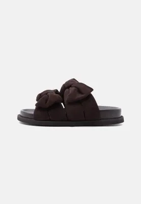 Produktbild von Copenhagen Shoes Sommerkollektion, Modell "Dream", aus Wildleder, Farbe Braun, Artikelnummer CS8399