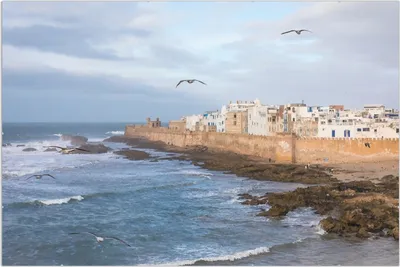 Produktbild von Wallario Wandbild Alte Stadt am Meer, Größe: 61 x 91,5 cm, Poster mit rahmenlosen Bildhalter