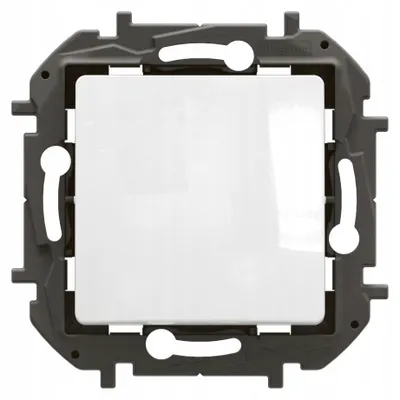 Image de Legrand Niloe, bouton-poussoir simple, 6A, blanc, modèle NP2310WH