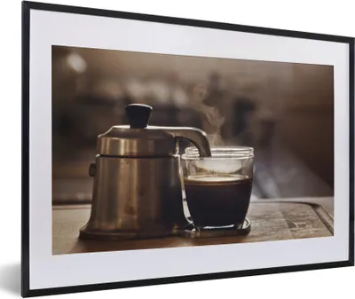 Produktbild von MuchoWow® Gerahmtes Poster Eine kleine Kaffeekanne mit zwei Tassen Kaffee 60x40 cm - Poster mit Schwarzem Bilderrahmen Wandposter Rahmen Foto Bilder - Schlafzimmer - Plakat in Rahmen - Drucken