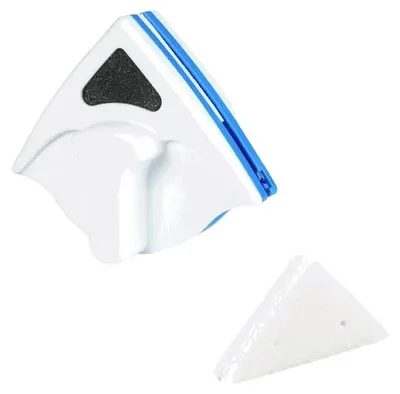 Weißer und blauer magnetischer Fensterreiniger mit schwarzem Scheuerpad, gezeigt neben einem separaten weißen Reinigungspad