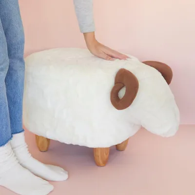 Produktbild von Weißer Hocker in Schafform aus Polyester/Holz