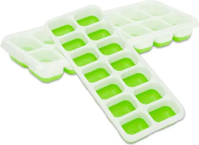 Produktbild von Intirilife Eiswürfelformen in GRÜN – 4er Set à 14 Fächer Eiswürfel Silikonformen mit Deckel - Eiswürfelbehälter Verschließbar und Stapelbar mit flexiblem Boden