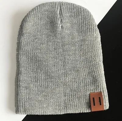 Produktbild von Einfarbige Kindermütze in Grau - Warm und Stylisch KP12287