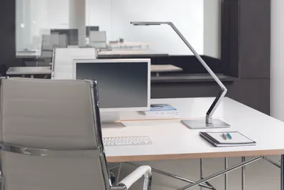 Produktbild von LUCTRA TABLE LINEAR/BASE LED Tischleuchte 680 lm Aluminium