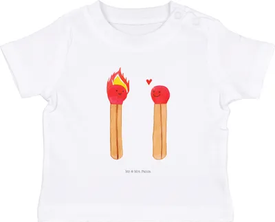 Produktbild von Mr. & Mrs. Panda Babyshirt Streichhölzer 12. - 18. Monat - Weiß - Geschenk, Öko Baby T-Shirt, Kinder Shirt, Freundin, , Liebesbeweis, Baumwollshirt, Top