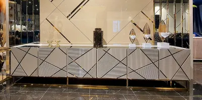 Produktbild von Casa Padrino Luxus TV Schrank Weiß-Grau / Gold 267 x 44 x H. 60 cm - Wohnzimmer Sideboard mit 6 Türen - Luxus Wohnzimmer TV Möbel - Luxus Qualität