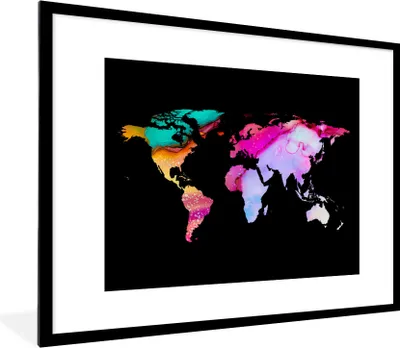 Produktbild von MuchoWow® Gerahmtes Poster Weltkarte - Regenbogen - Schwarz 80x60 cm - Poster mit Schwarzem Bilderrahmen Wandposter Rahmen Foto Bilder - Schlafzimmer-Dekorationen - Fotoposter