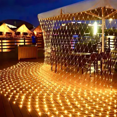 Productafbeelding van Eikuavons LED-lichtketting, lichtnet 1,5 x 1,5 meter, 96 LED's, warm wit licht, IP44, 8 modi met geheugenfunctie, geschikt voor buiten, kerstverlichting