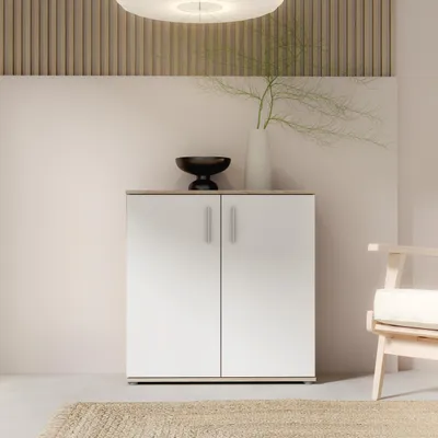 Produktbild von Forte IKOLI Kommode 80, moderne Kommode, 2-türig, Wohn-/Schlafzimmer, Flur, Holzwerkstoff, Weiß mit Sonoma Eiche Holzdekor, 79,9 cm breit x 81,7 cm hoch x 31,4 cm tief